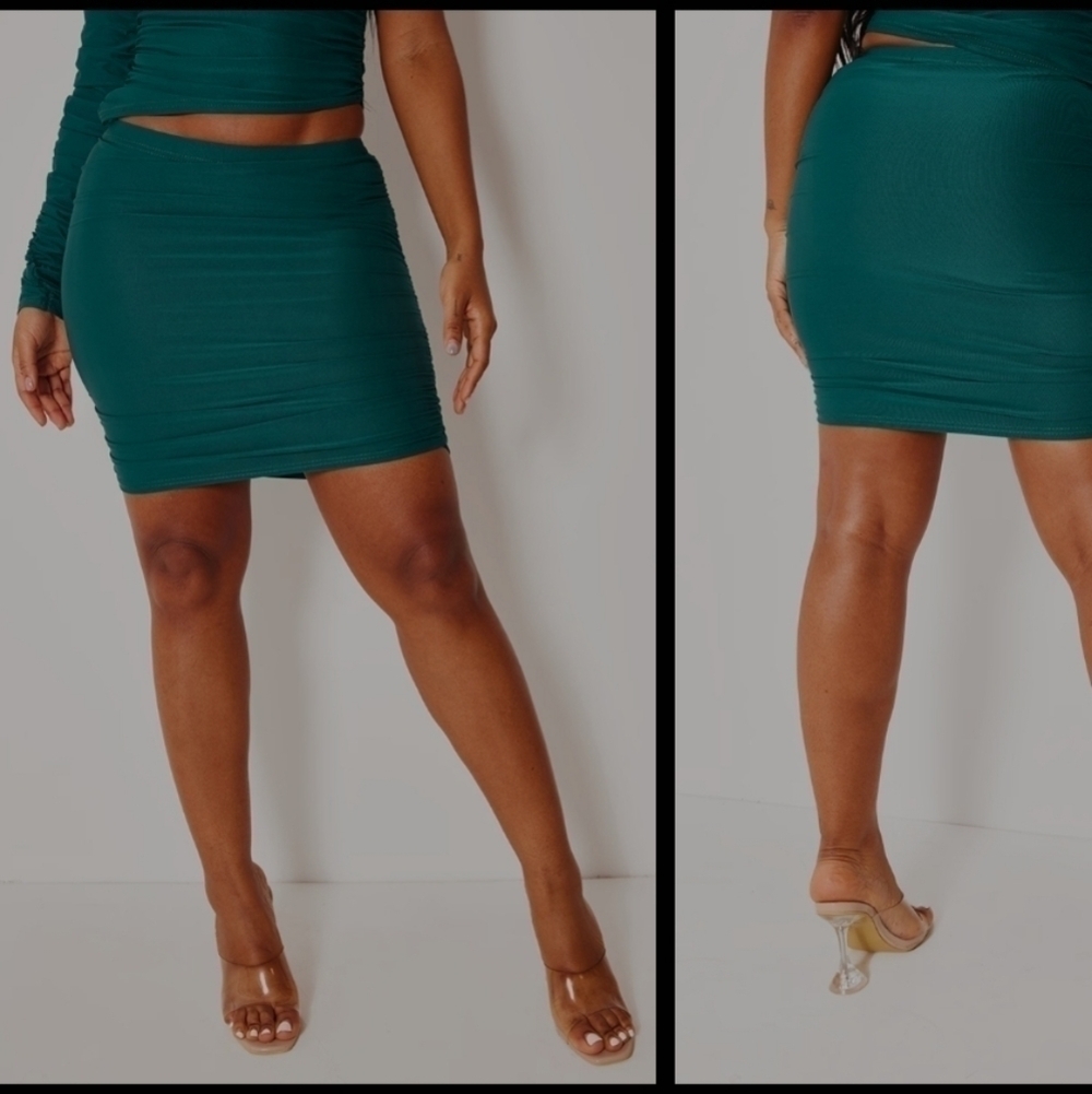 Prettylittlething Shape Emerald Green Slinky Ruched Side Mini Skirt. Size US 10.